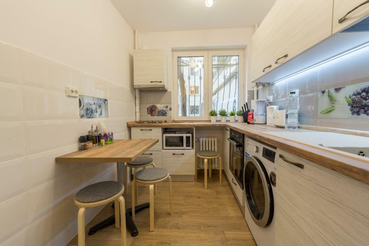 Central Stylish & Cozy One Bedroom Apartment - Adela Accommodation - Ideal For Long Stays Bucharest Luaran gambar